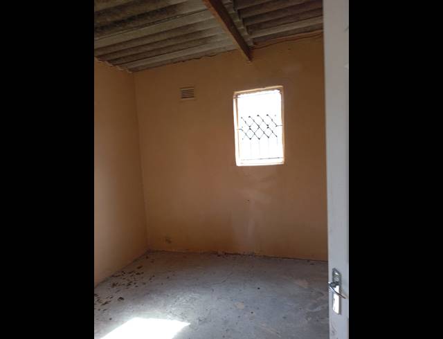 2 BEDROOM HOUSE FOR SALE IN UMLAZI A